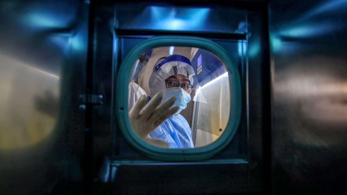A medical staff member gestures inside an isolation ward at Red Cross Hospital in Wuhan, China, March 10, 2020. (AFP Photo)