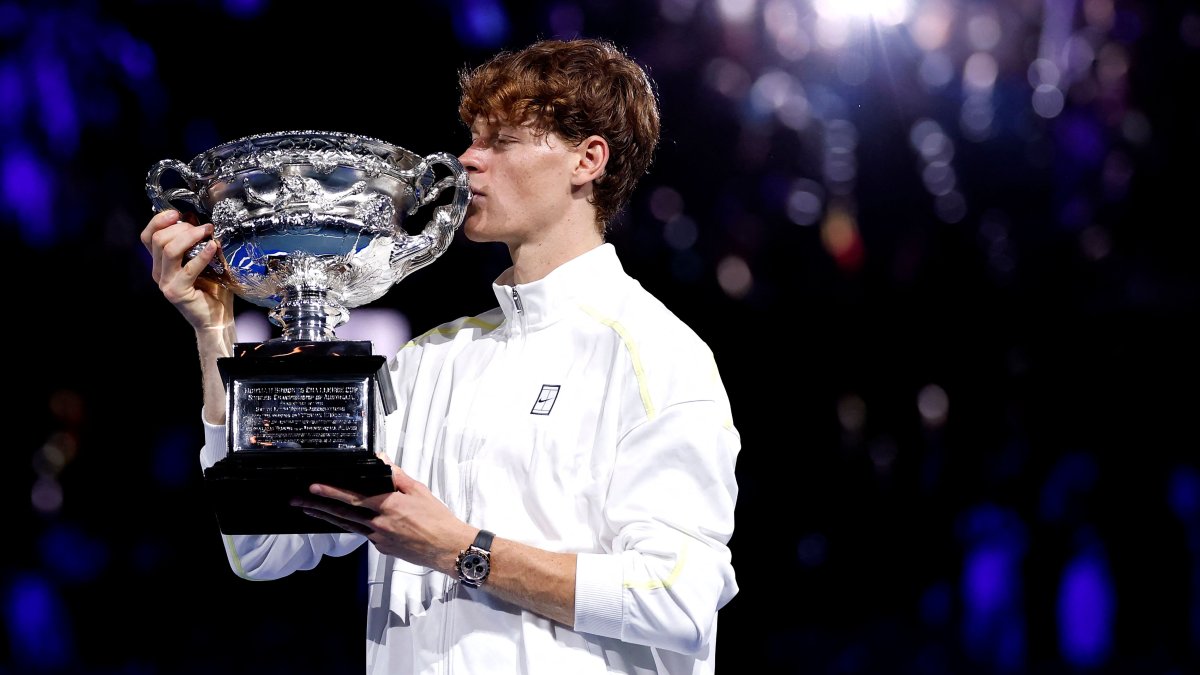 Italy&#039;s Jannik Sinner celebrates with Australian Open trophy after defeating Germany&#039;s Alexander Zverev in the final, Melbourne, Australia, Jan. 26, 2025. (AFP Photo)