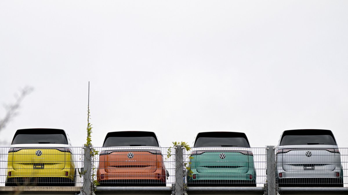 Volkswagen ID. Buzz electric vehicles are lined up at the company's plant in Hanover, Germany, Dec. 17, 2024. (Reuters Photo)