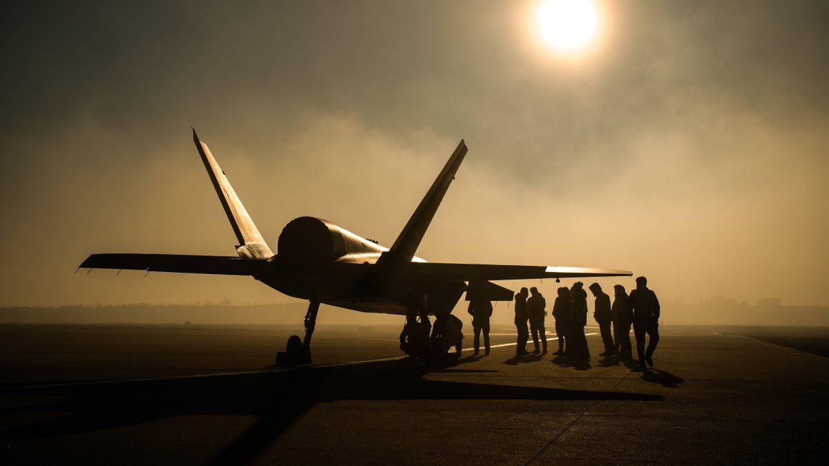 Engineers stand by Bayraktar&#039;s unmanned fighter jet Kızılelma after a flight test at the Çorlu Flight Training and Test Center, Tekirdağ, northwestern Türkiye, Jan. 18, 2025. (AA Photo)