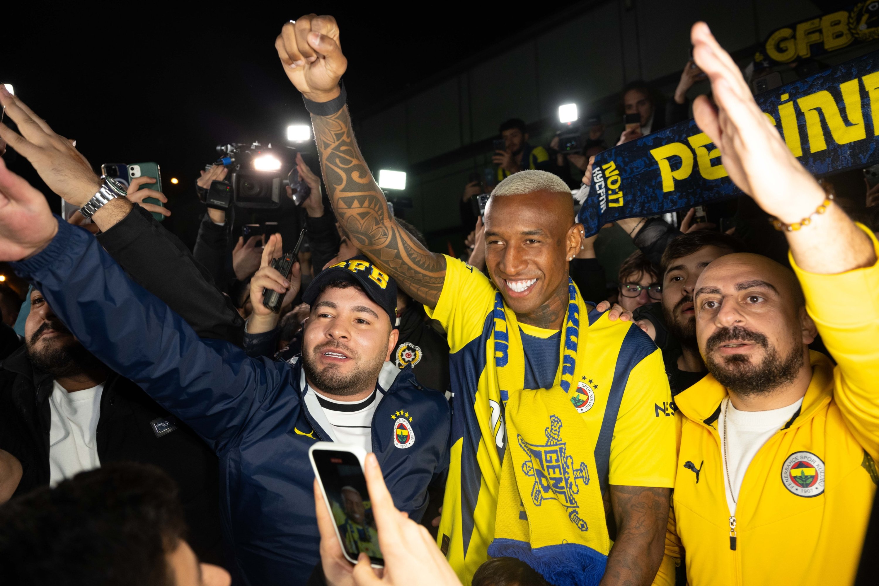 Fenerbahçe's latest signing Talisca touches down in Istanbul | Daily Sabah