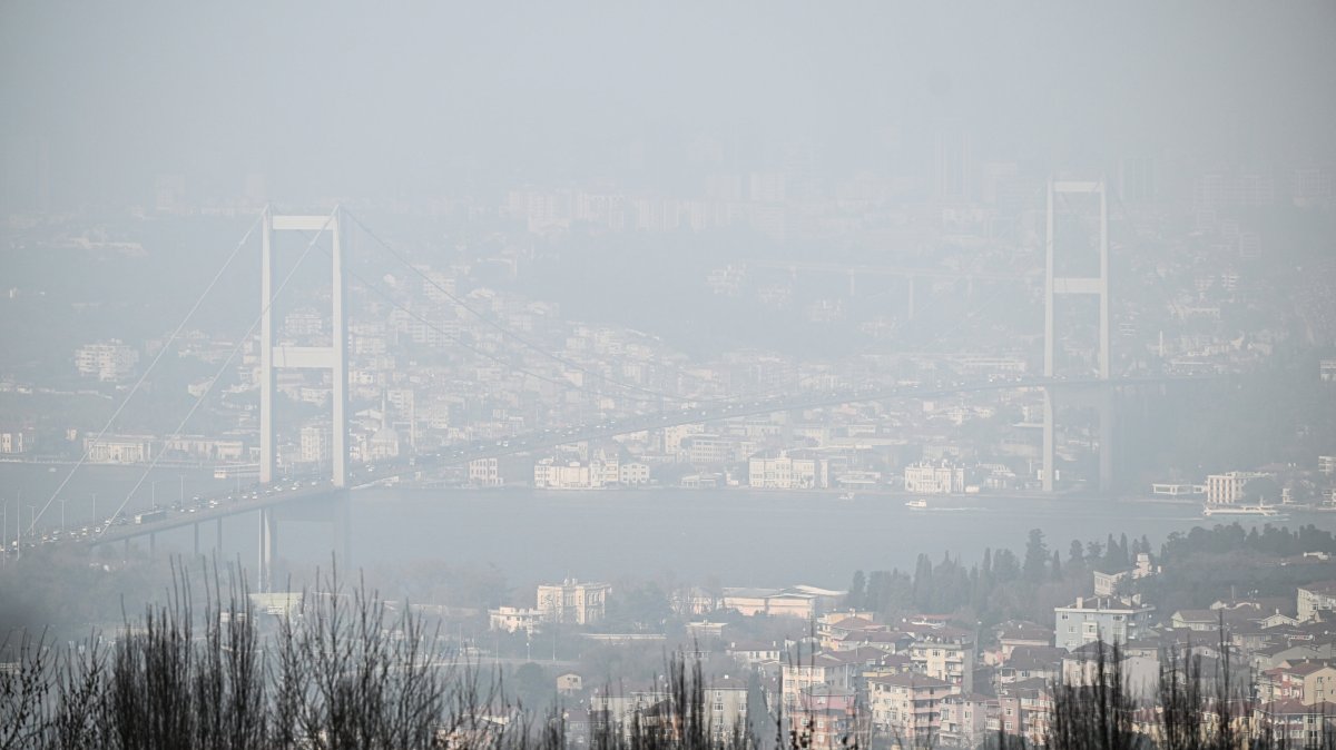 The 15 July Martyrs Bridge shrouded in fog in Istanbul, Türkiye, Jan. 27, 2025. (AA Photo) 