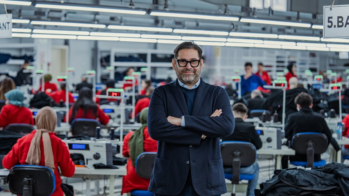 Aykut Tarakçıoğlu is a textile engineer, the founder and CEO of Tekstar, a company renowned for its contributions to corporate apparel and sustainable textile production. (Courtesy of İdil Demirel)