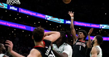 Houston Rockets&#039; Amen Thompson takes the game-winning shot against the Boston Celtics, in Boston, Massachusetts, U.S., Jan. 27, 2025. (AFP Photo)