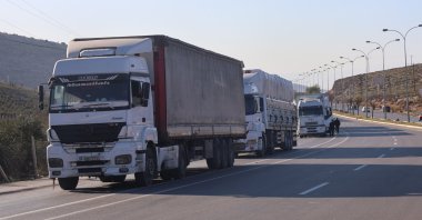 Trucks are seen near a border crossing with Syria in the southern province of Hatay, Türkiye, Jan. 20, 2025. (IHA Photo)