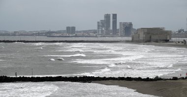 Waves crash on the shore of the Gulf of Mexico, after newly sworn-in U.S. President Donald Trump signed an executive order to change the name of the Gulf of Mexico to the Gulf of America, in Boca del Rio, Veracruz state, Mexico, Jan. 21, 2025. (Reuters Photo)