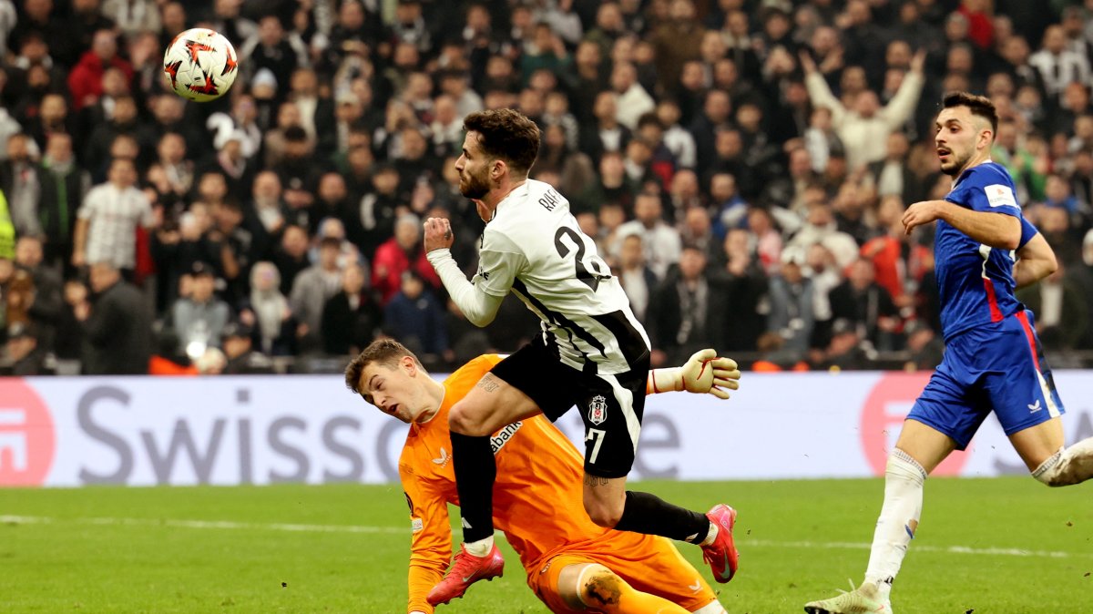 Beşiktaş&#039; Rafa Silva scores their third goal as Athletic Bilbao&#039;s Julen Agirrezabala attempts to make a save during a Europa League match, Istanbul, Türkiye, Jan. 22, 2025. (Reuters Photo)