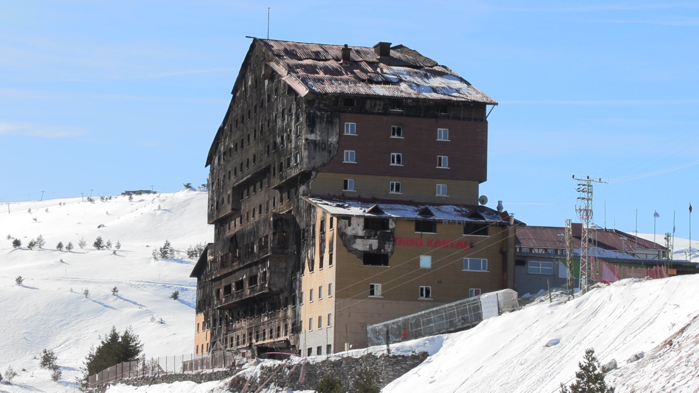 The burned remains of the Grand Kartal Hotel at Kartalkaya Ski Resort following the devastating fire, Bolu, Türkiye, Jan. 29, 2025. (DHA Photo) 