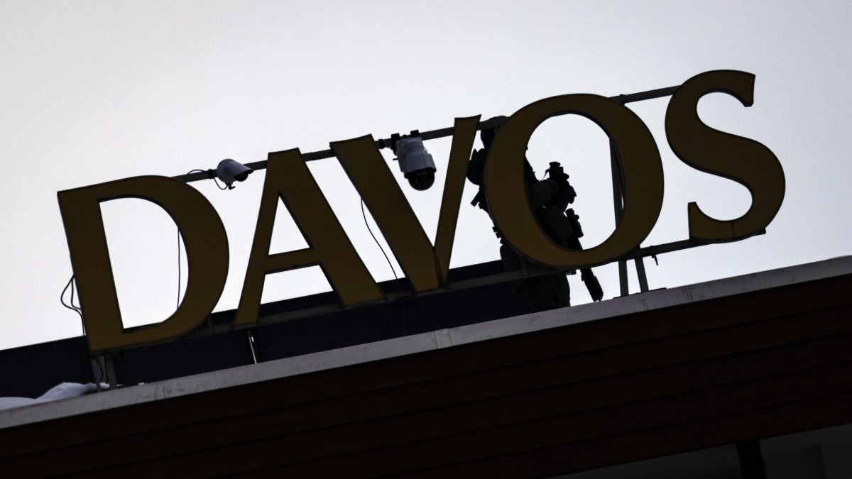 Special police stand guard on the roof of the congress hotel during the 55th annual meeting of the World Economic Forum (WEF), Davos, Switzerland, Jan. 24, 2025. (EPA Photo)