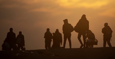 Internally displaced Palestinians make their way from southern to northern Gaza amid a cease-fire between Israel and Hamas, central Gaza Strip, Palestine, Jan. 28, 2025. (EPA Photo)