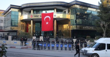 Police set up barricades outside the Siirt Municipality building following Mayor Sofya Alağaş's removal, Siirt, Türkiye, Jan. 29, 2025. (AA Photo)