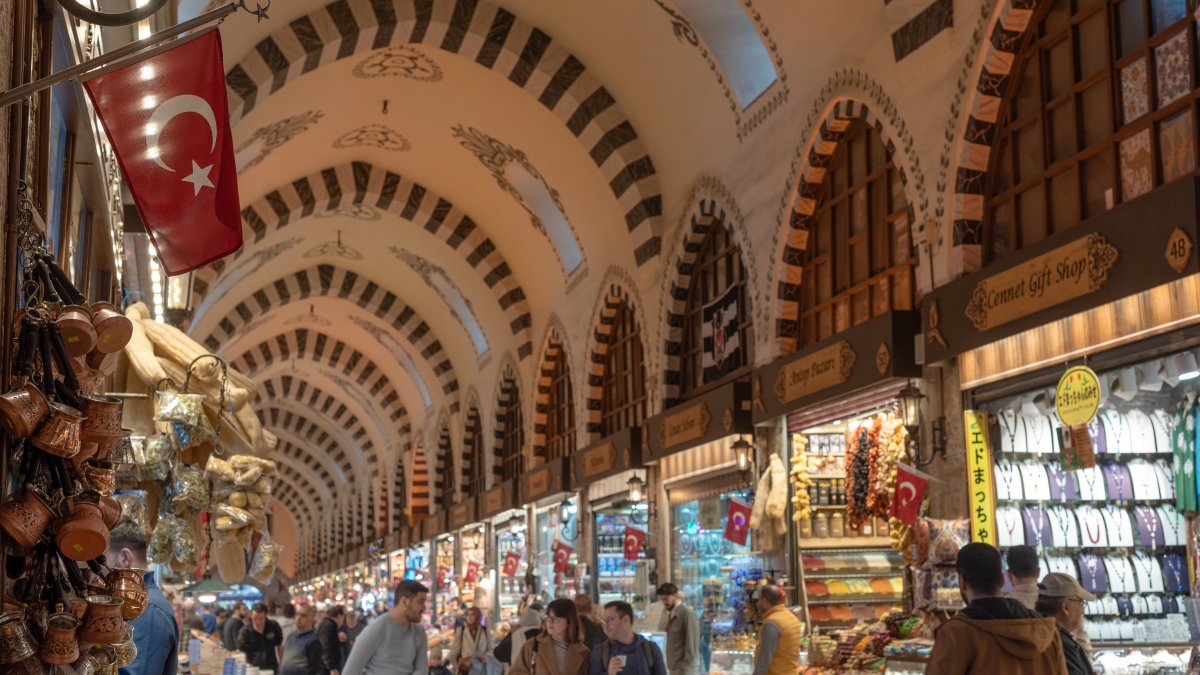 People shop inside the Spice Bazaar, Istanbul, Türkiye, Jan. 8, 2025. (Reuters Photo)