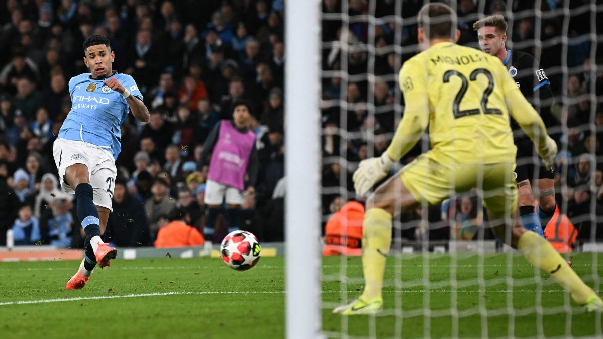 Manchester City&#039;s Brazilian midfielder Savinho (L) scores in a Champions League match against Club Brugge, in Manchester, U.K., Jan. 29, 2025. (AFP Photo)