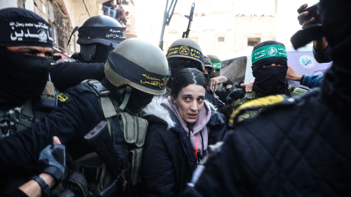 Palestinian resistance group members escort Arbel Yehud to hand her over to a Red Cross team Khan Yunis, southern Gaza, Jan. 30, 2025. (AFP Photo)