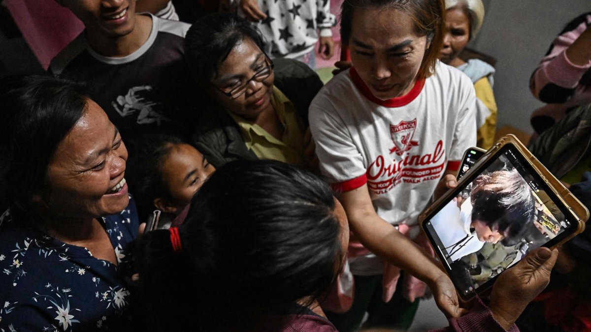 Wiwwaeo Sriaoun (L), the mother of Thai farm worker Watchara Sriaoun who was held hostage in Gaza, reacts as she receives an image of her son (R) being released, at her home in rural northeast Udon Thani province, Thailand, Jan. 30, 2025. (AFP Photo)