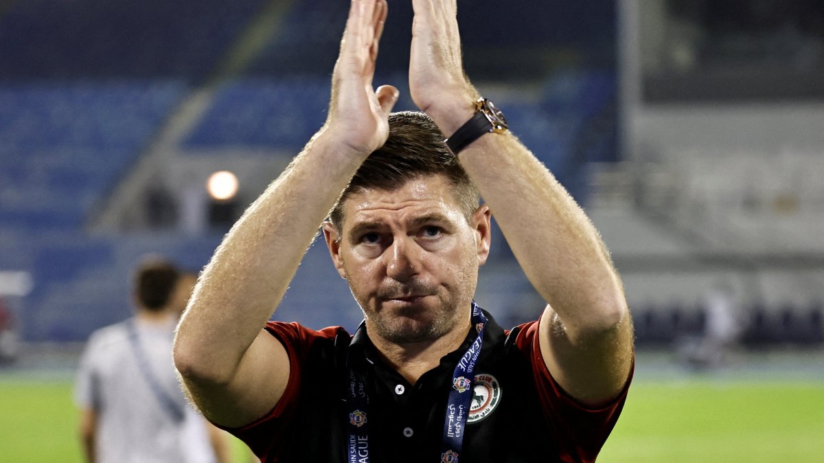 Al Ettifaq coach Steven Gerrard celebrates after a Saudi Pro League match against Al Tai, Dammam, Saudi Arabia, Sept. 21, 2023. (Reuters Photo)