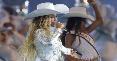 Beyonce performs with daughter, Blue Ivy, during the halftime show for the game between the Baltimore Ravens and the Houston Texans at NRG Stadium in Houston, Texas, U.S., Dec. 25, 2024. (AFP Photo)