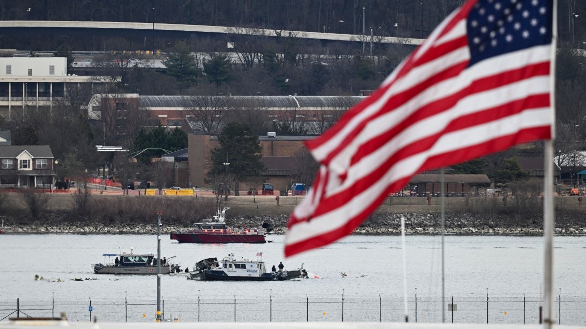 A police boat gathers wreckage along the Potomac River after the collision, near Washington, D.C., Jan. 30, 2025. (AFP Photo)