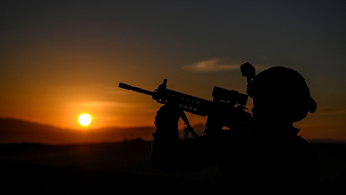 A Turkish soldier patrols near the border wall between Türkiye and Iran, Van, eastern Türkiye, Nov. 1, 2024. (AFP Photo)