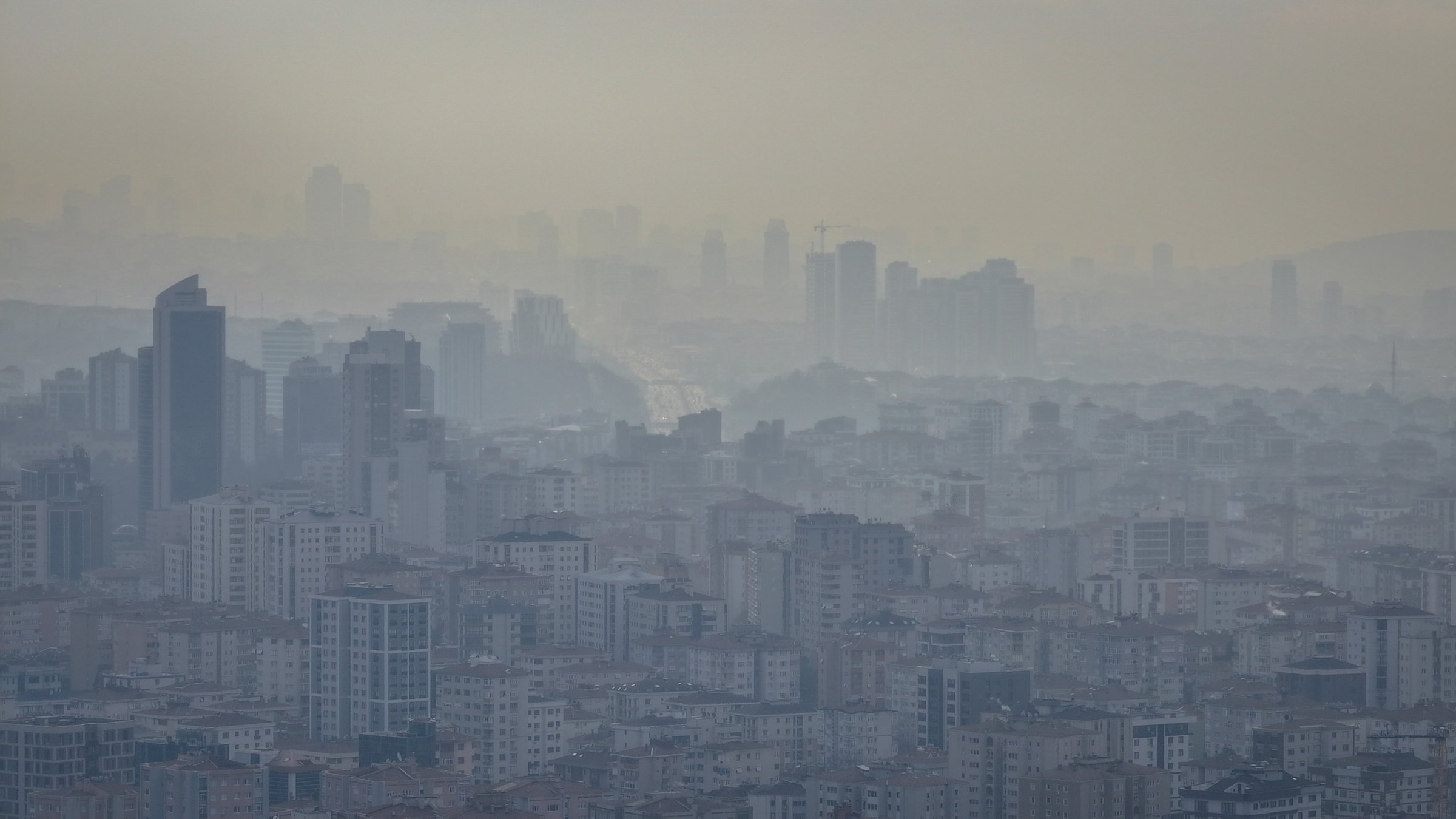 Smog hovers over Istanbul as pollution covers the city&#039;s skyline, Istanbul, Türkiye, Jan. 31, 2025. (AA Photo)