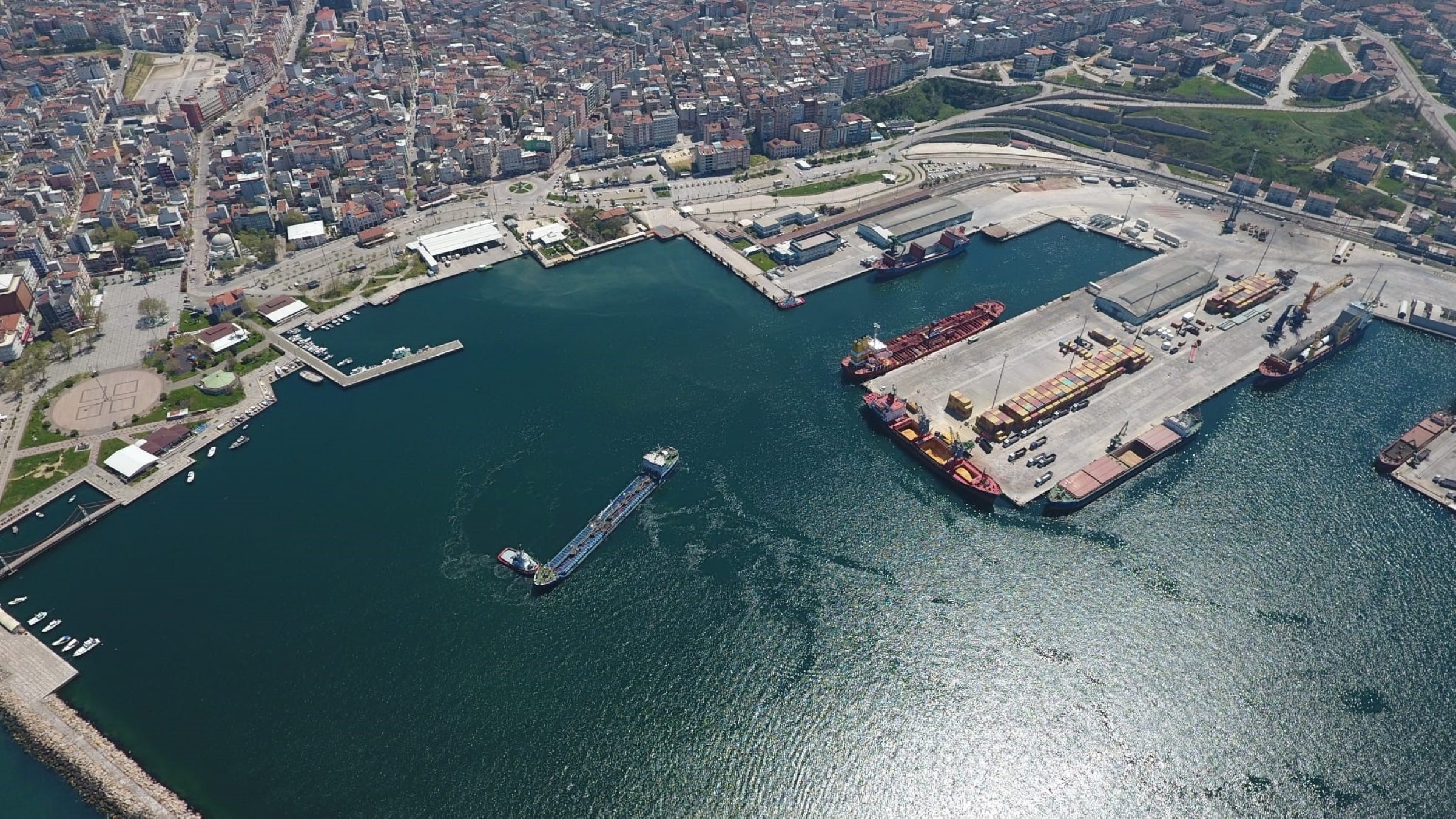A view of a port in the Bandırma district of Balıkesir province, western Türkiye, Jan. 30, 2025. (IHA Photo)