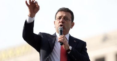 Istanbul Mayor Ekrem Imamoğlu speaks to supporters gathered in front of the Istanbul Courthouse, in Istanbul, Türkiye, Jan. 31, 2025. (EPA Photo)