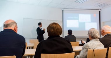 More than 6,000 elderly individuals are currently receiving education at 17 Refreshment Universities across Türkiye. (Shutterstock Photo)