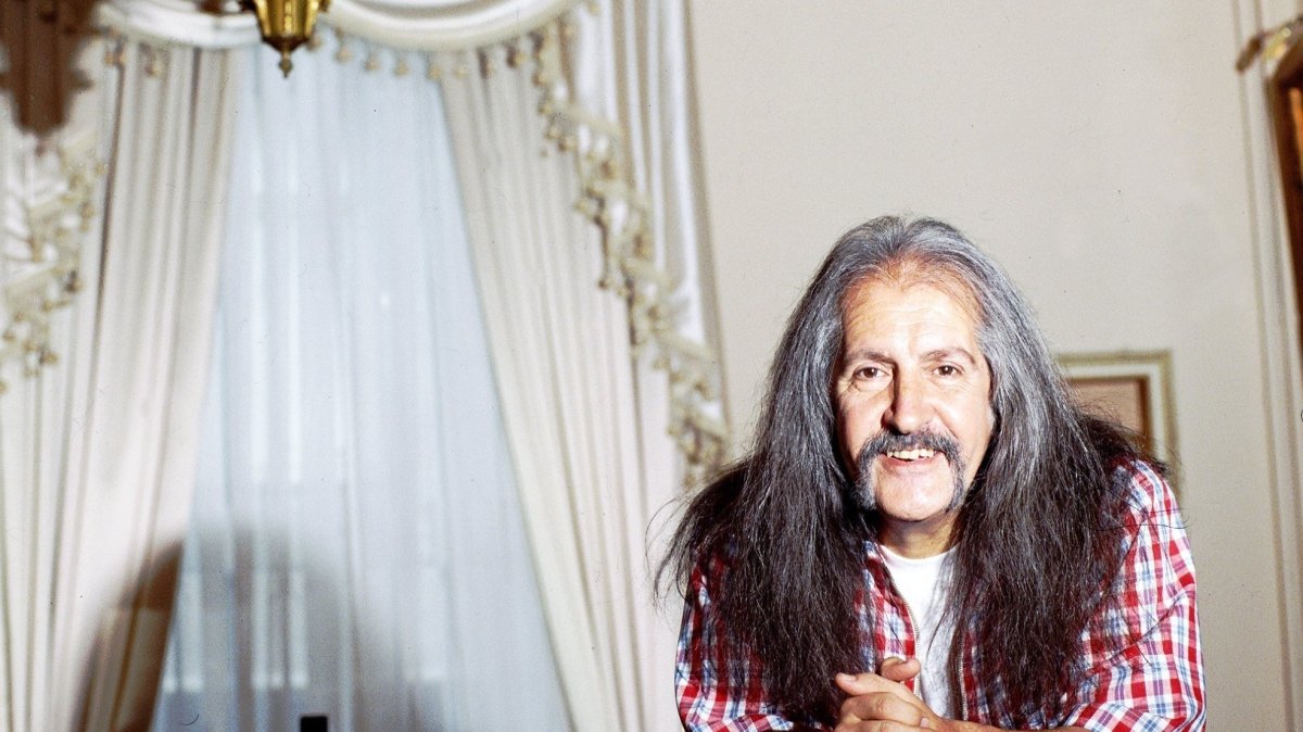 Turkish rock legend, singer, composer and television host Barış Manço. (Sabah Archive Photo)