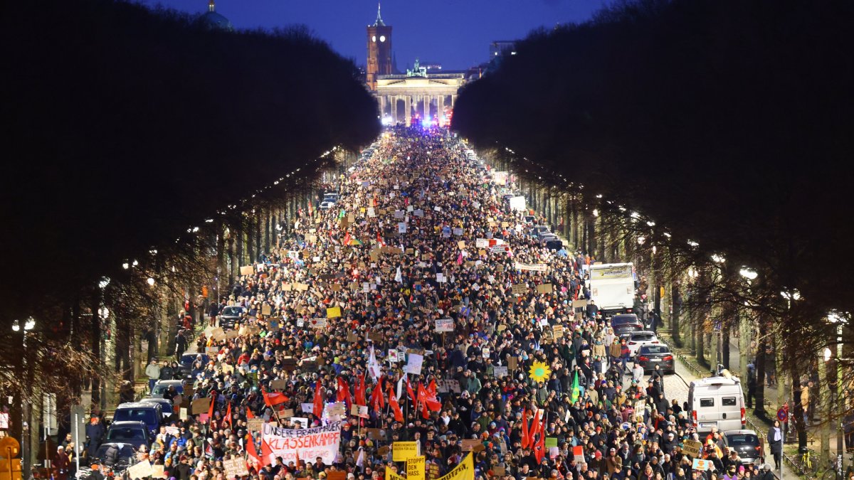Protesters rally in front of the Brandenburg Gate in Berlin, Germany, Feb. 2, 2025. (EPA Photo)