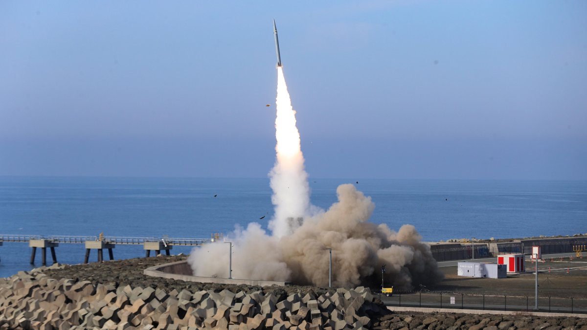  Türkiye&#039;s 1st homegrown short-range missile Tayfun conducts new test firing near Rize, Feb. 3, 2025. (AA Photo)