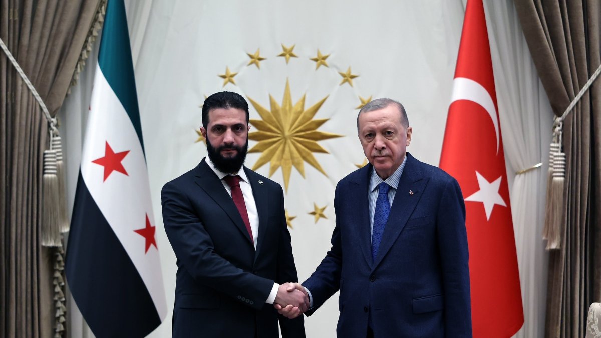 President Recep Tayyip Erdoğan and Syria&#039;s interim leader Ahmed al-Sharaa shake hands at the Presidential Complex in Ankara, Feb. 5, 2025. (Handout)