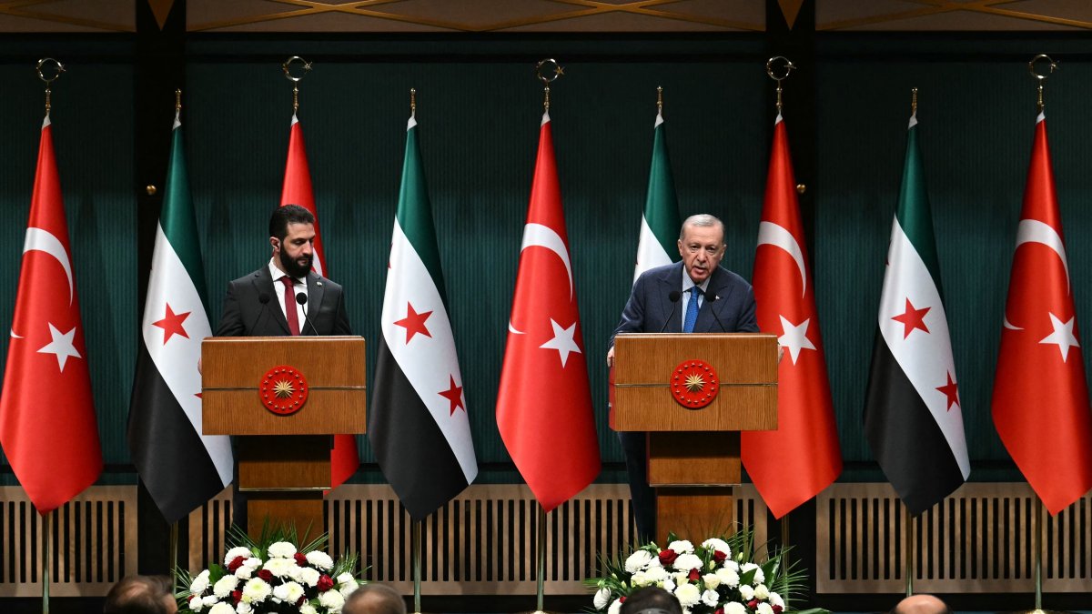 President Recep Tayyip Erdoğan and Syria&#039;s interim President Ahmed al-Sharaa hold a joint news conference following their meeting at the Presidential Complex in Ankara, Feb. 4, 2025. (AFP Photo)