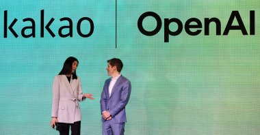 OpenAI CEO Sam Altman and Kakao CEO Chung Shina pose for photographs during a news conference to announce partnerships on AI services, Seoul, South Korea, Feb. 4, 2025. (Reuters Photo)