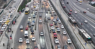 Cars are seen on D-100 highway in Istanbul, Türkiye, Feb. 3, 2025. (AA Photo)