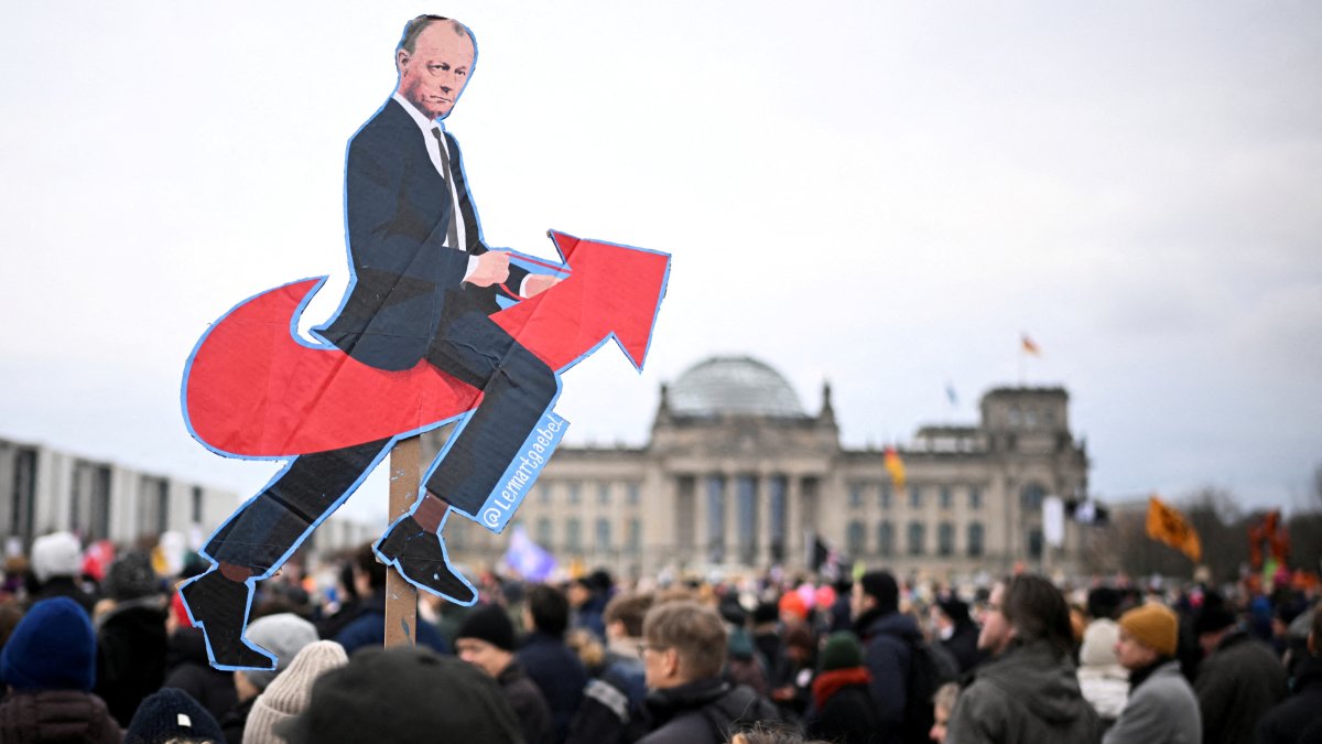 People attend a protest against the migration plans of Friedrich Merz, CDU party leader and top candidate for chancellor, and the far-right Alternative for Germany party (AfD), Berlin, Germany, Feb. 2, 2025. (Reuters Photo)