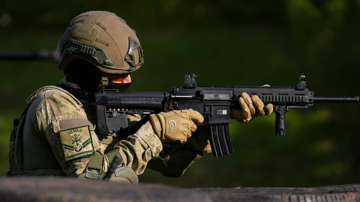 Personnel of the Turkish Armed Forces&#039; amphibious branch, nicknamed “crocodiles,” undergo comprehensive and challenging training for the implementation of force protection measures, embarkation, search, fight against sea banditry, force protection in narrow and shallow water passages and evacuation of non-combatants, Izmir, Türkiye, Dec. 13, 2024. (AA Photo)
