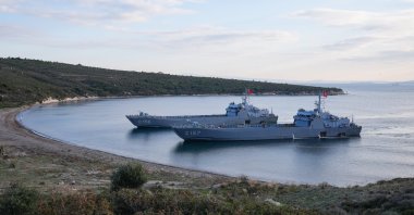 Personnel assigned to the 1st Amphibious Marine Infantry Brigade stationed in the Foça district of Izmir for the Naval Forces Command undergo comprehensive training in western Türkiye. (AA Photo)