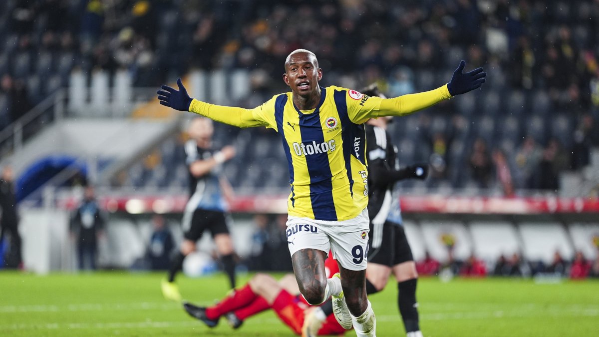 Fenerbahçe's Anderson Talisca celebrates after scoring a Turkish Cup goal against Erzurumspor, Istanbul, Türkiye, Feb. 5, 2025. (AA Photo)