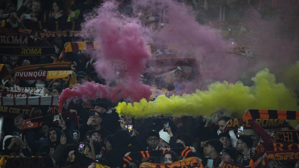 Roma&#039;s fan cheer before an Europa League match between Roma and Eintracht Frankfurt, at Rome&#039;s Olympic Stadium, Rome, Italy, Jan. 30, 2025. (AP Photo)