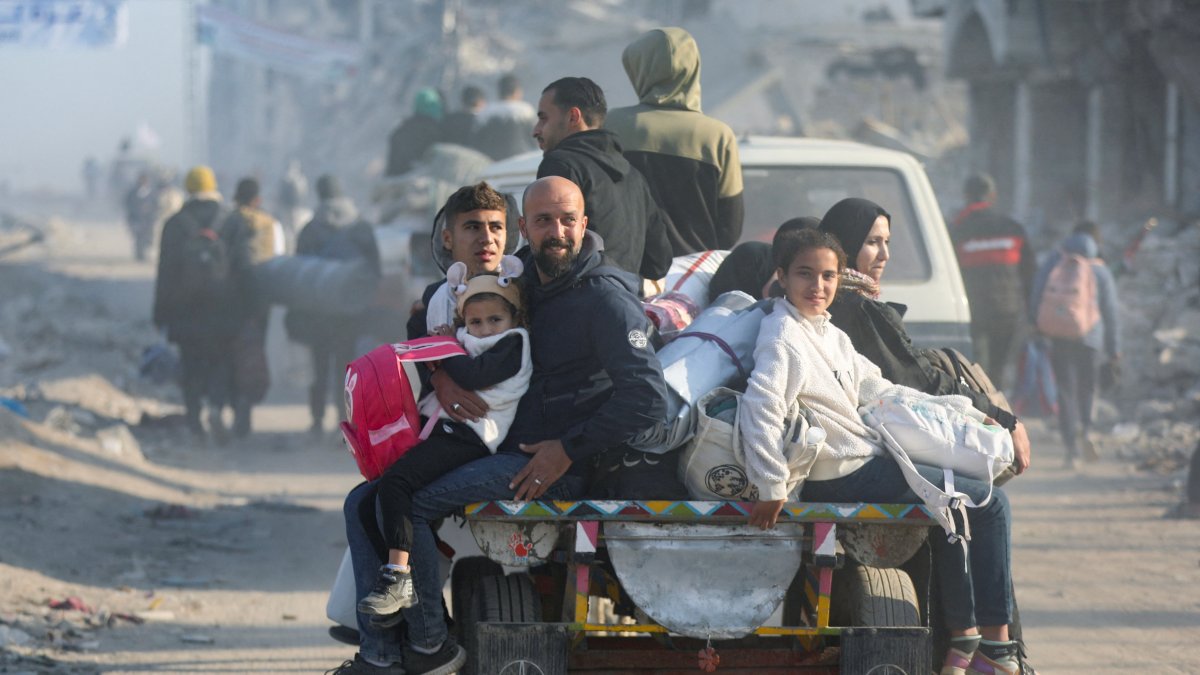 War-displaced Palestinians make their way to their homes in northern Gaza, in Gaza City, Palestine, Jan. 29, 2025. (Reuters Photo)