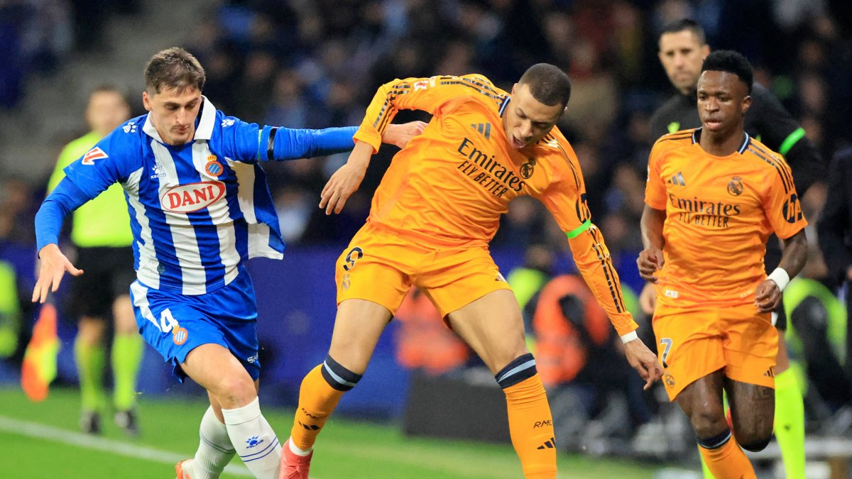 Real Madrid's Kylian Mbappe in action with Espanyol's Marash Kumbulla during the La Liga match between Espanyol and Real Madrid RCDE Stadium in Cornella de Llobregat, Spain, Feb. 1, 2025. (Reuters Photo)