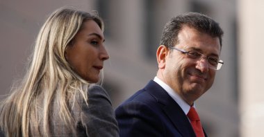 Istanbul Mayor Ekrem Imamoğlu (R), accompanied by his wife Dilek Imamoğlu, is seen on top of a bus after giving testimony at a courthouse, Istanbul, Türkiye, Jan. 31, 2025. (Reuters Photo)