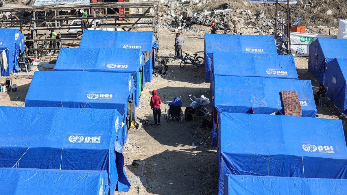 Tents are set up to shelter displaced Palestinians with essential services, Gaza, Palestine, Feb. 7, 2025. (DHA Photo)