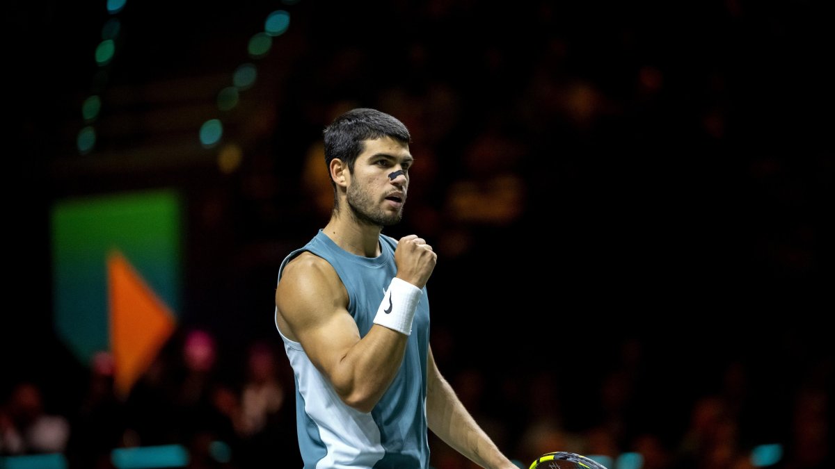 Spain&#039;s Carlos Alcaraz gestures as he plays against Italy&#039;s Andrea Vavassori during their round of 16 tennis match at the Rotterdam Open tennis tournament, Rotterdam, the Netherlands, Feb. 6, 2025. (EPA Photo)