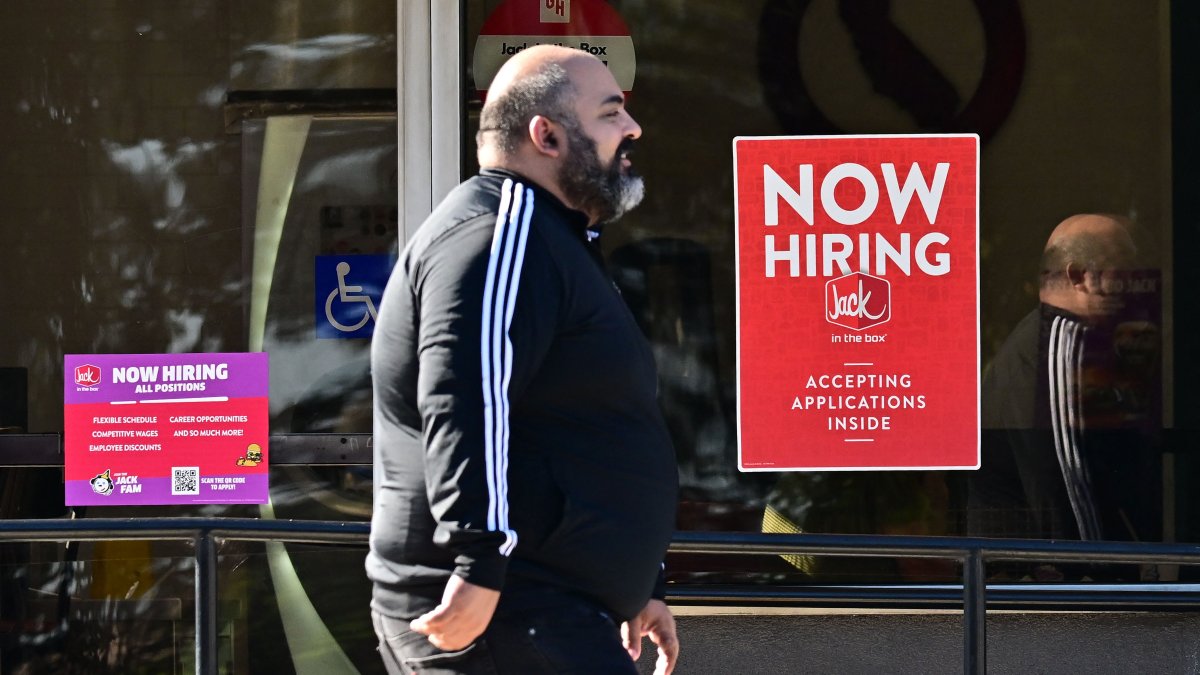 A pedestrian walks past a &amp;quot;Now Hiring&amp;quot; sign posted on a business storefront in San Gabriel, California, U.S., Aug. 21, 2024. (AFP Photo) 