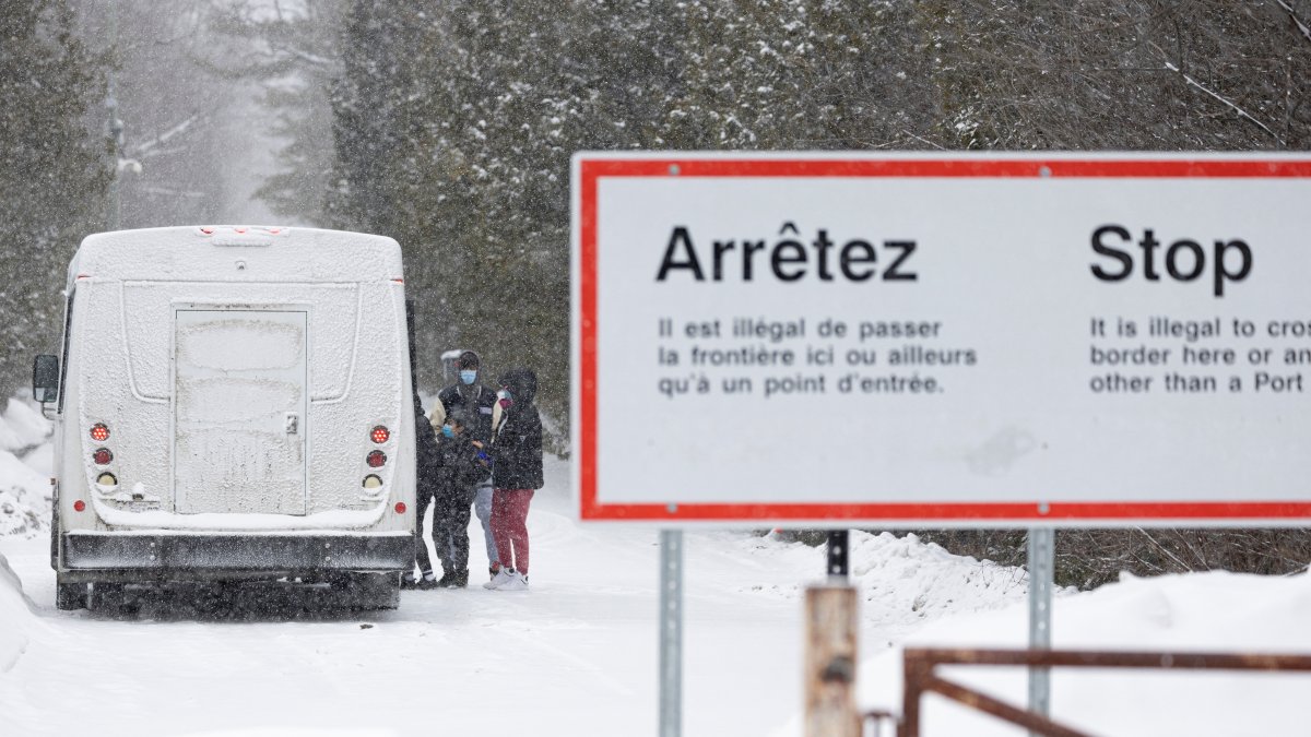 Asylum seekers board a bus after crossing into Canada from the U.S. in Champlain, New York, U.S., Feb. 28, 2023. (Reuters Photo)