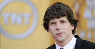 Jesse Eisenberg from &quot;The Social Network&quot; arrives at the 17th Annual Screen Actors Guild Awards, Los Angeles, U.S., Jan. 30, 2011. (AP Photo)