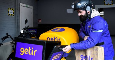 A courier of the fast grocery deliverer Getir carries a bag in Amsterdam, Netherlands, Feb. 8, 2022. (Reuters Photo)