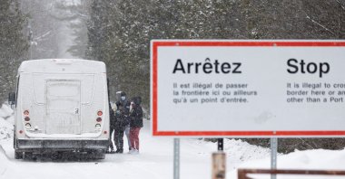 Asylum seekers board a bus after crossing into Canada from the U.S. in Champlain, New York, U.S., Feb. 28, 2023. (Reuters Photo)