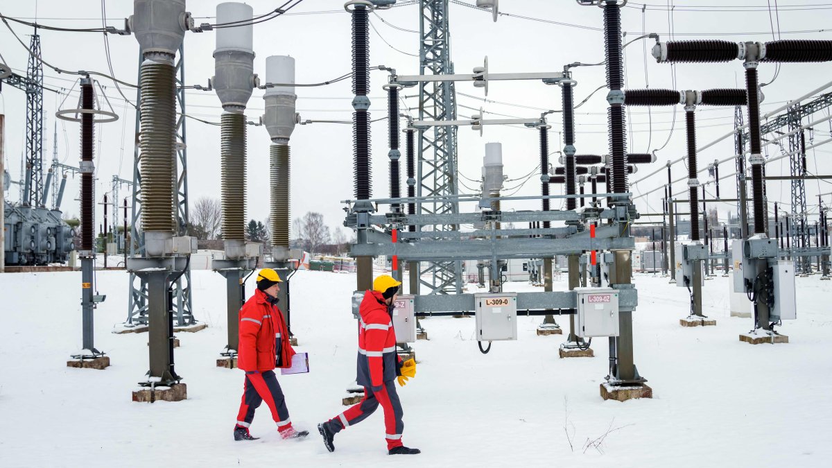 Technicians of Augstsprieguma, an independent electricity transmission state system operator, at the power substation in Rezekne to disconnect the major power line between Latvia and Russia, Latvia, Feb. 8, 2025. (AFP Photo)